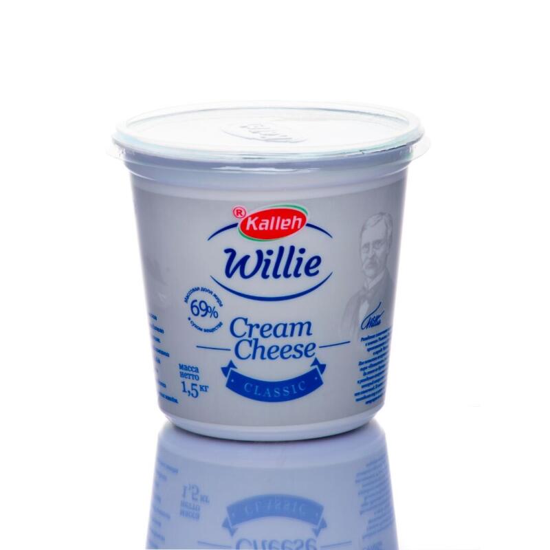 На белом фоне с отражением изображена упаковка сливочного сыра Kalleh Willie Classic с жирностью 69% и массой нетто 1,5 кг.
