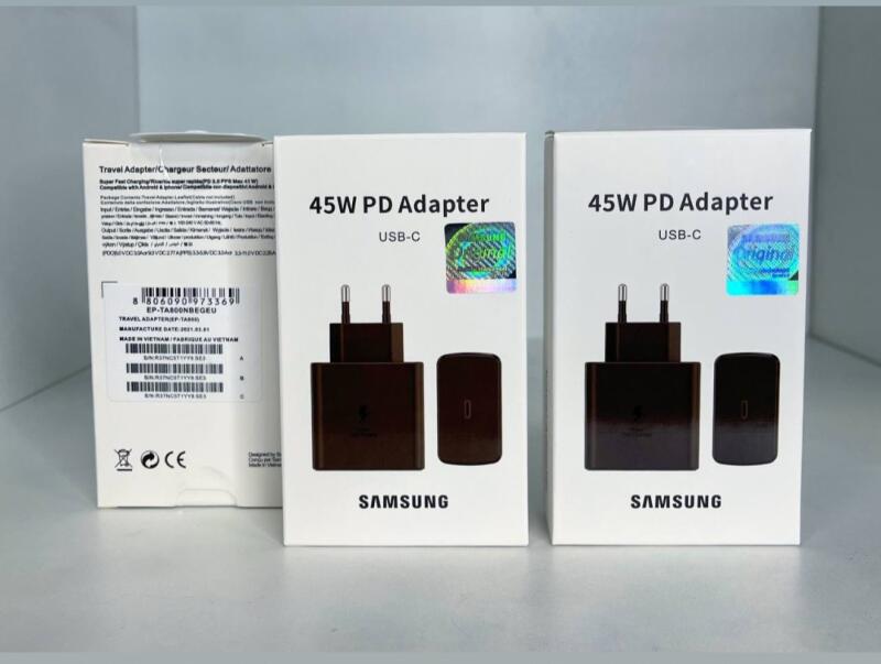 На изображении три коробки адаптеров Samsung 45W PD. На упаковке видно название продукта и совместимость с USB-C, а также логотип Samsung.