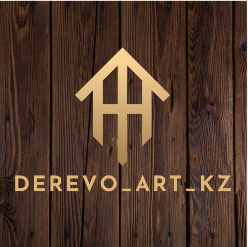 На изображении золотой логотип, напоминающий стилизованный дом, над текстом "DEREVO_ART_KZ", на фоне вертикальных деревянных досок.