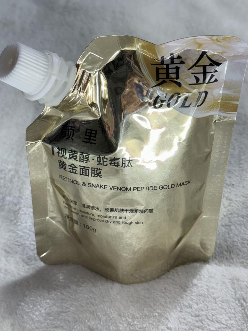 A gold-colored pouch with a white twist-off cap is labeled "GOLD" in English and Chinese characters, along with "RETINOL & SNAKE VENOM PEPTIDE GOLD MASK."
