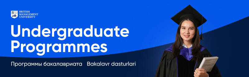 Рекламное изображение для British Management University с текстом "Undergraduate Programmes" и переводами на русский и казахский языки, а также с выпускником в мантии и академической шапочке, держащим книгу.