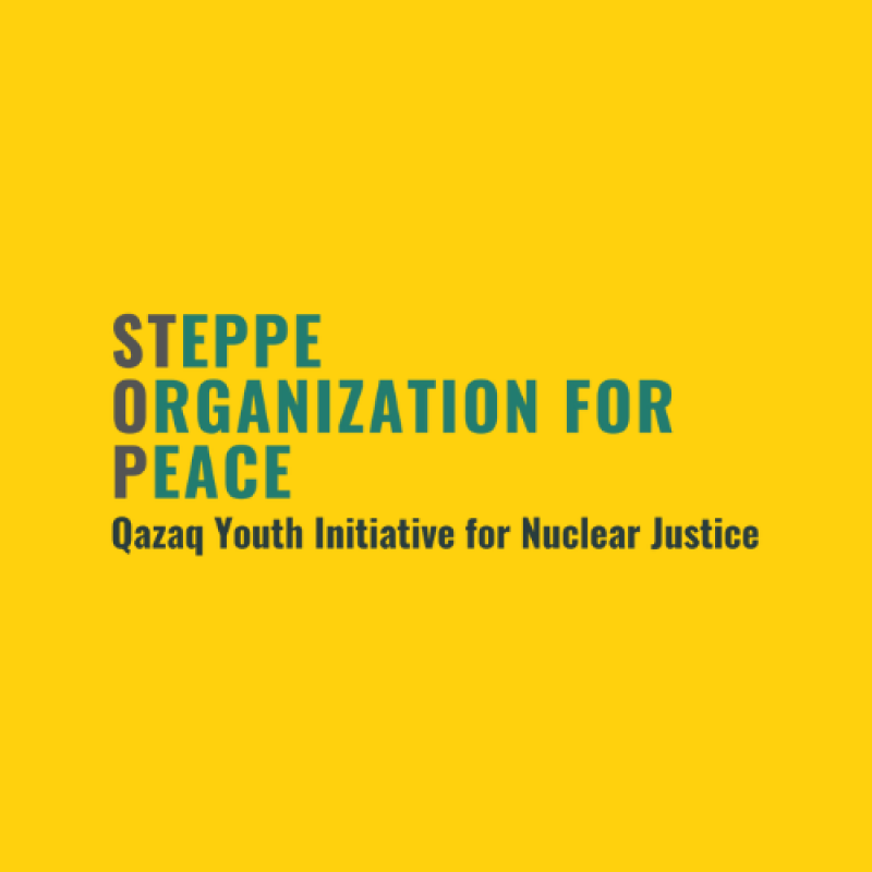 На изображении текст "STEPPE ORGANIZATION FOR PEACE Qazaq Youth Initiative for Nuclear Justice" на жёлтом фоне.
