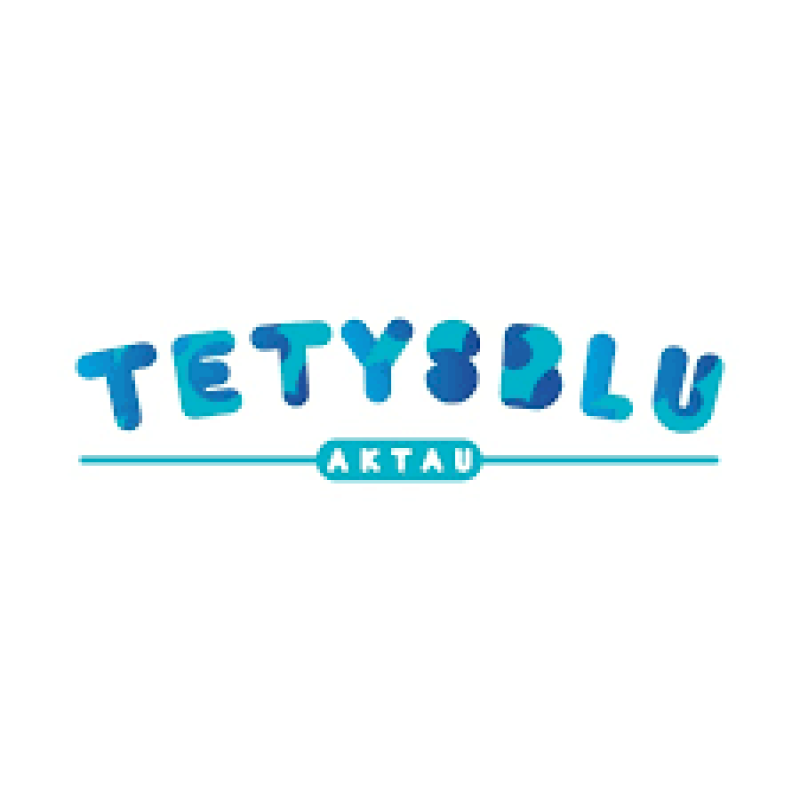 На изображении логотип "TETYSBLU AKTAU", выполненный стилизованным синим шрифтом, с линией, разделяющей два слова.