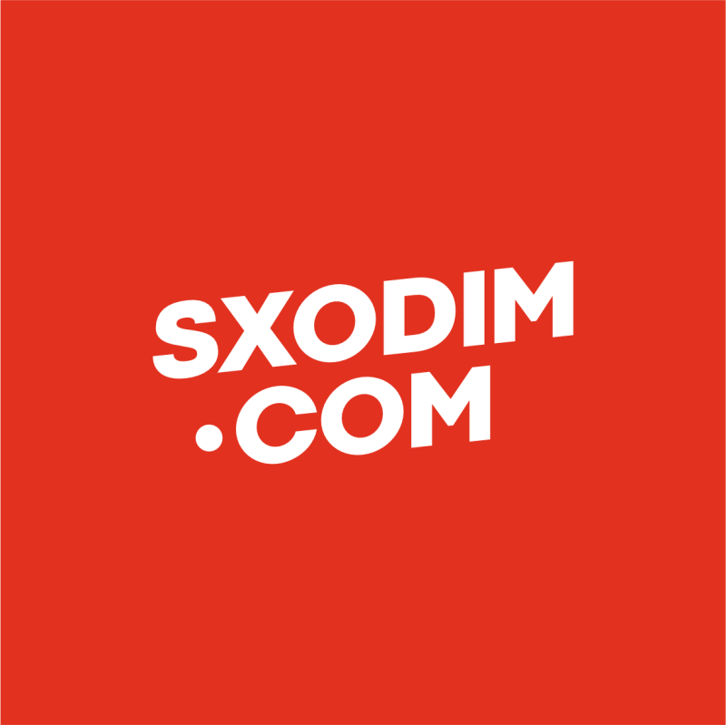 На изображении текст «SXODIM.COM» белого цвета на красном фоне.